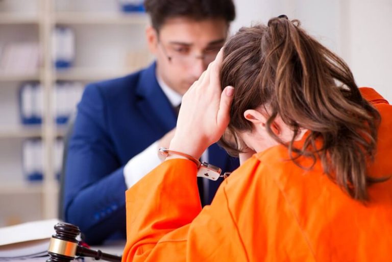 Defense Attorney vs Prosecutor: Key Differences